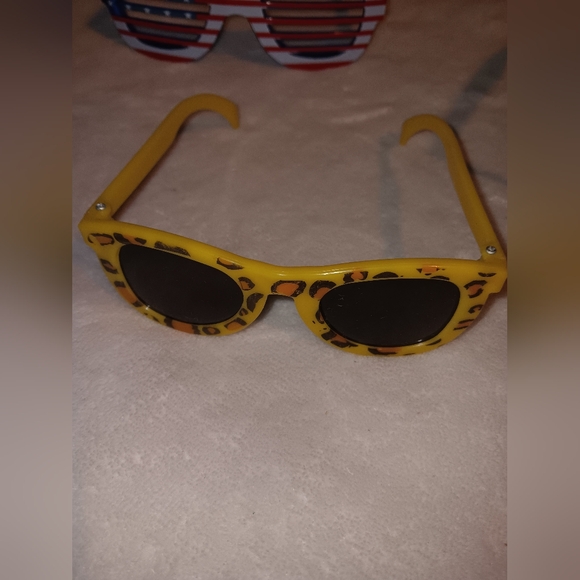 Kids Sunglasses Lot of 3 Pre-owned - Picture 2 of 6